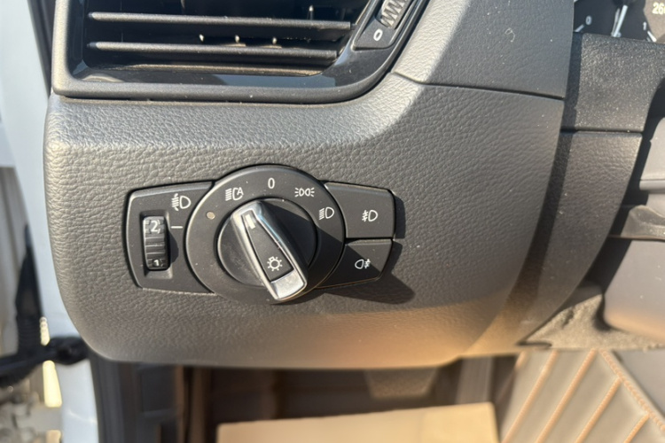 宝马X1 2014款 sDrive18i 时尚型局部细节9010