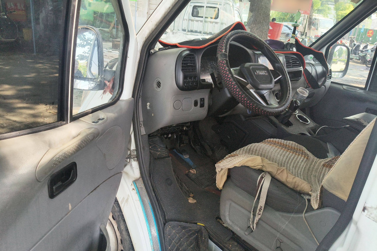 江铃 特顺 2019款 2.8T商运型长轴中顶7座后单胎国VI JX493中控内饰7003