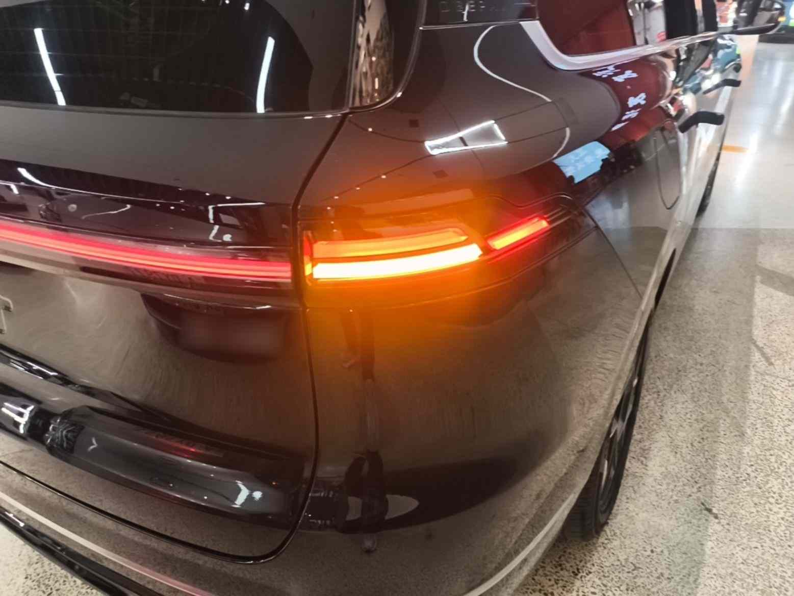深蓝汽车 深蓝S09 2025款 后驱Ultra+(2)