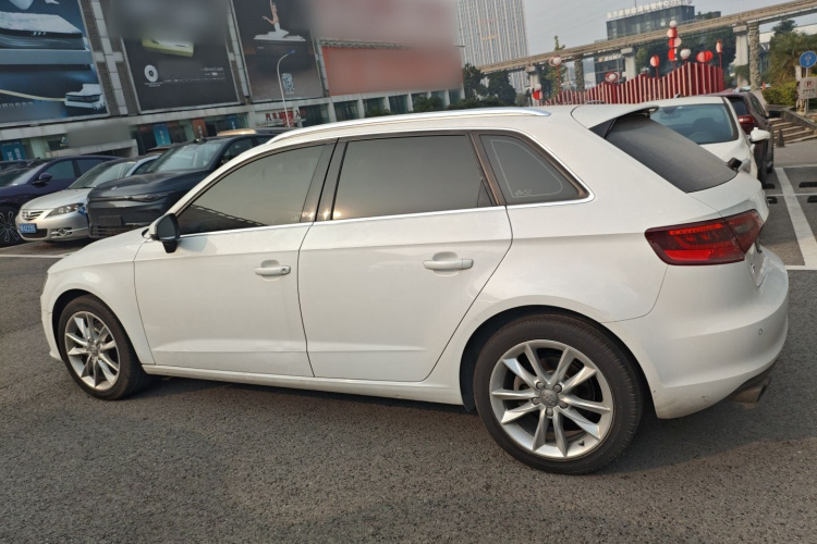 奥迪A3 2016款 Sportback 35 TFSI 风尚型车身外观4