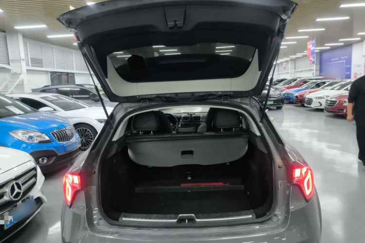 领克02 2019款 1.5T DCT两驱耀Pro版 国VI机舱底盘23