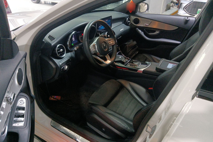 奔驰C级 2019款 C 260 运动版中控内饰19