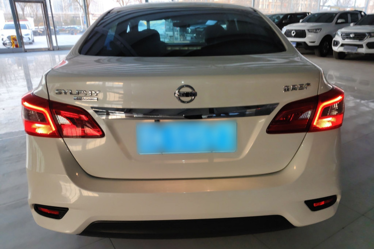 日产 轩逸 2024款 经典 1.6XE CVT舒适版车身外观6