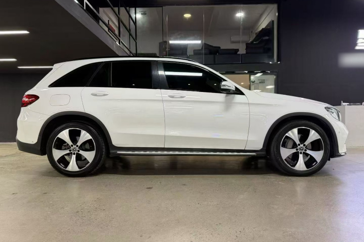 奔驰GLC 2018款 GLC 300 4MATIC 动感型车身外观6009