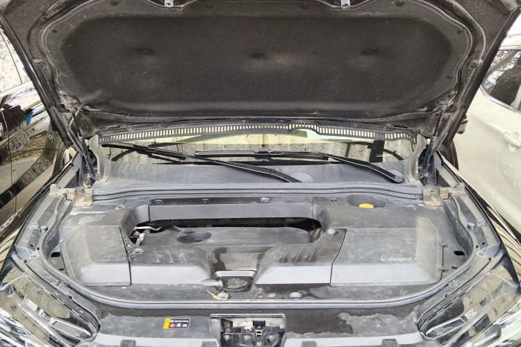 魏牌 VV6 2021款 2.0T 两驱智享+机舱底盘24