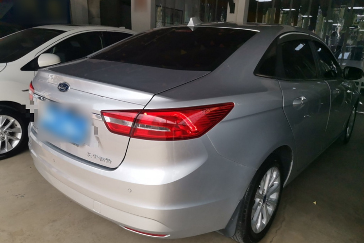 福特 福睿斯 2017款 幸福版 1.5L 自动时尚型车身外观7