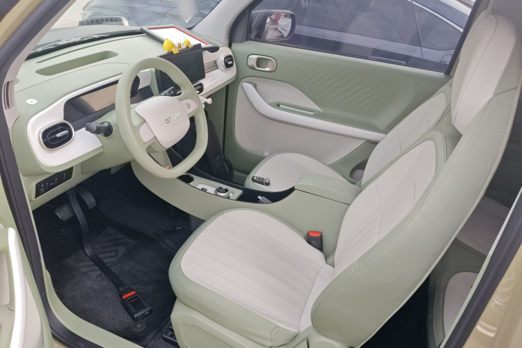 吉利银河 2025款 210km 熊猫骑士中控内饰19