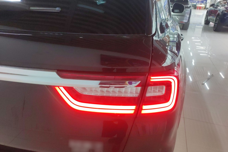 红旗HS7 2021款 2.0T DCT两驱智联旗畅版车身外观9