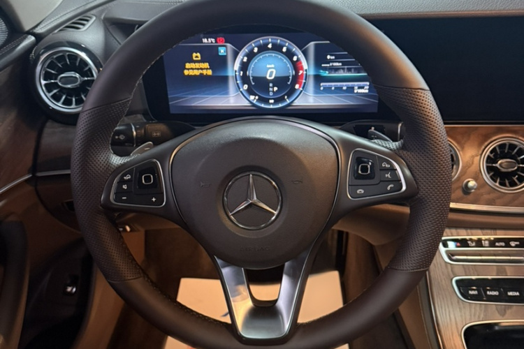 奔驰E级 2018款 改款 E 200 L局部细节9005