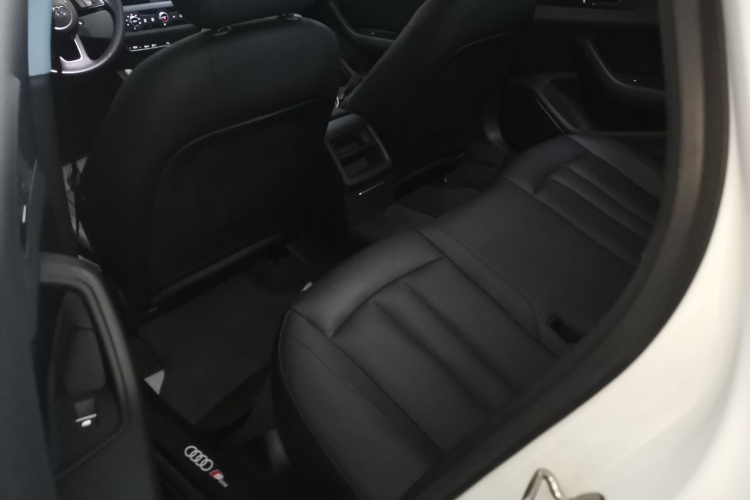 奥迪A4L 2019款 40 TFSI 进取型 国VI中控内饰21