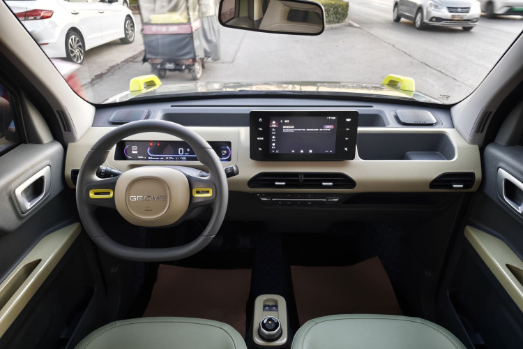 吉利银河 2024款 200km 熊猫骑士中控内饰7003