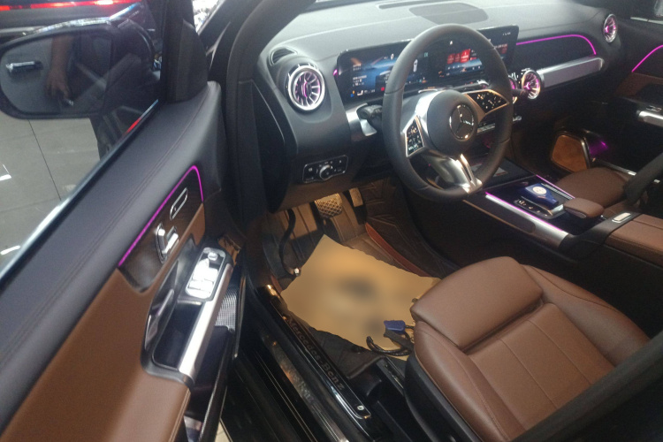 奔驰GLB 2024款 GLB 220 时尚型中控内饰7003