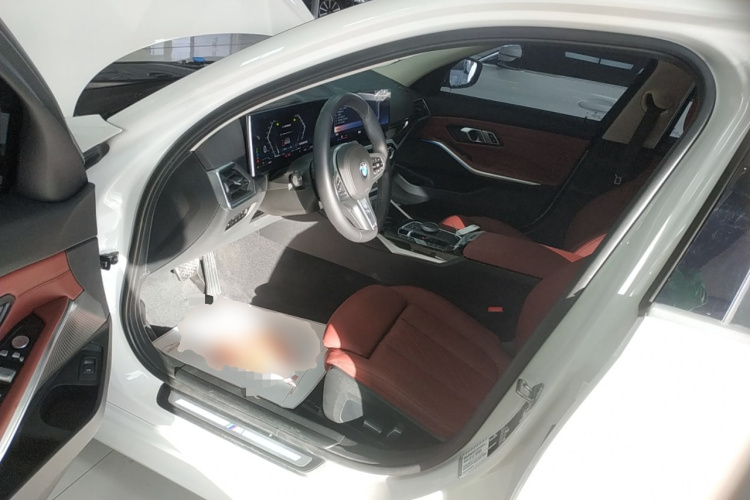 宝马3系 2023款 325Li M运动套装中控内饰7003