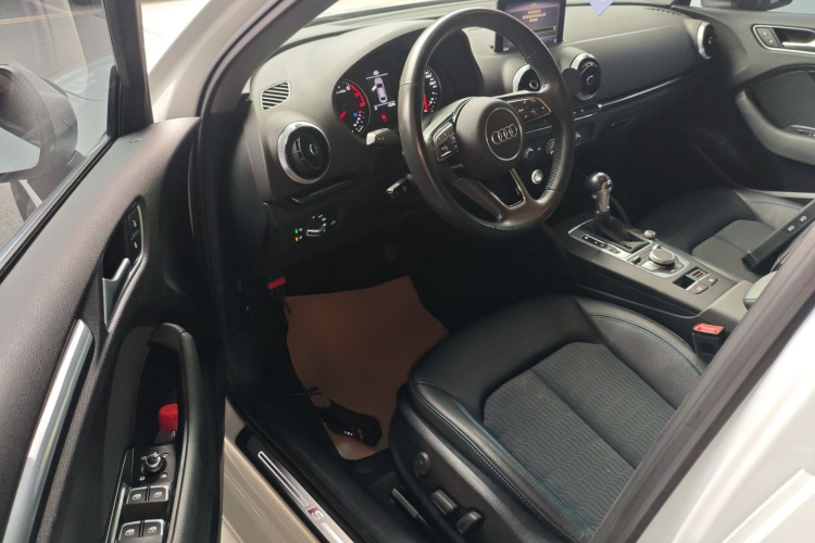 奥迪A3 2020款 Limousine 35 TFSI 时尚型 国VI中控内饰7003