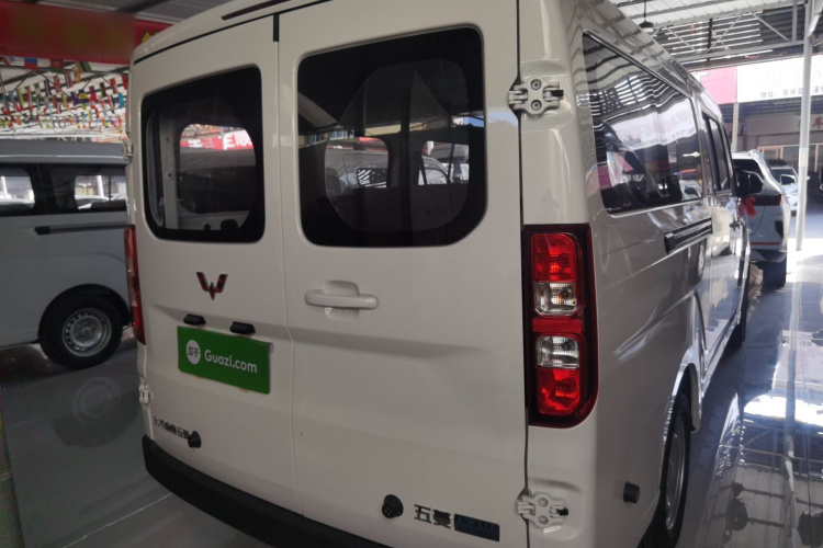 五菱汽车 五菱扬光 2025款 400km 客车版舒适型车身外观6