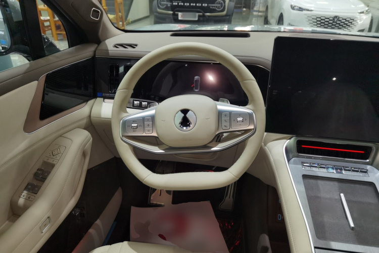 腾势N8L 2025款 旗舰型中控内饰13