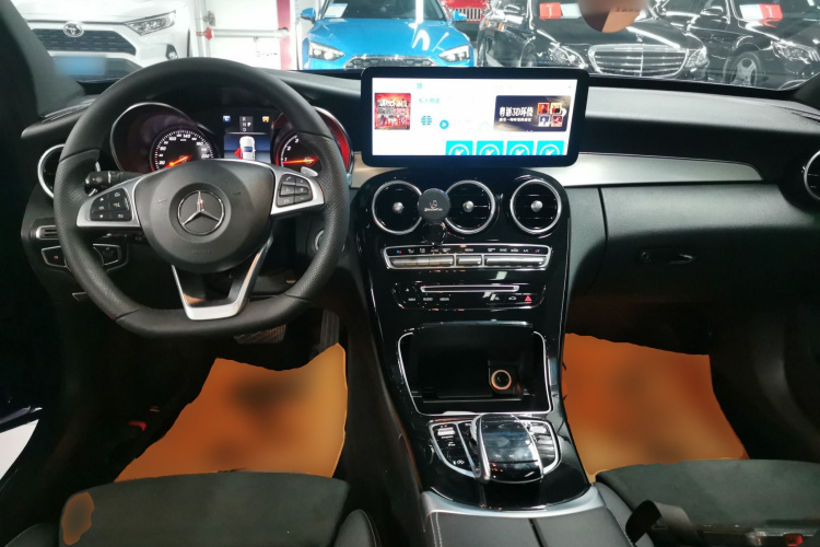 奔驰C级 2018款 C 200 运动版中控内饰12