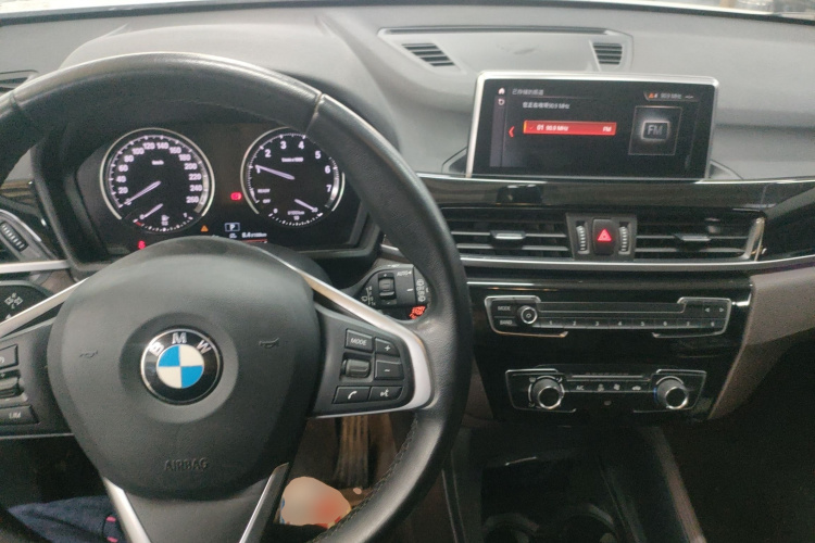 宝马X1 2020款 sDrive20Li 时尚型中控内饰12