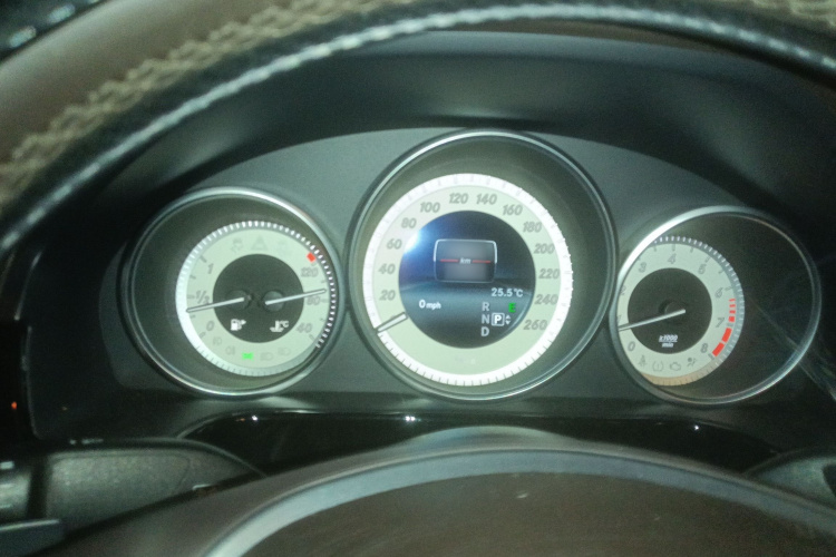 奔驰E级 2014款 改款 E 260 L 运动型局部细节14