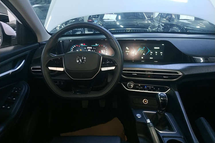 长安 逸动 2022款 PLUS 1.6L GDI 手动豪华型局部细节13