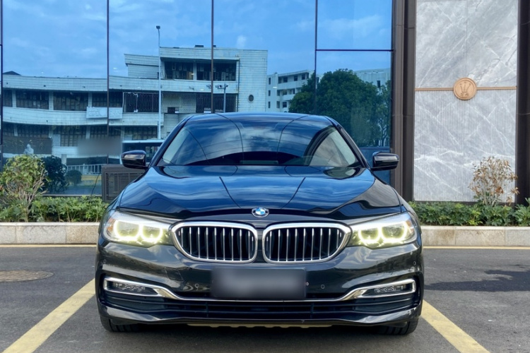 宝马5系 2019款 530Li 领先型 豪华套装车身外观6006
