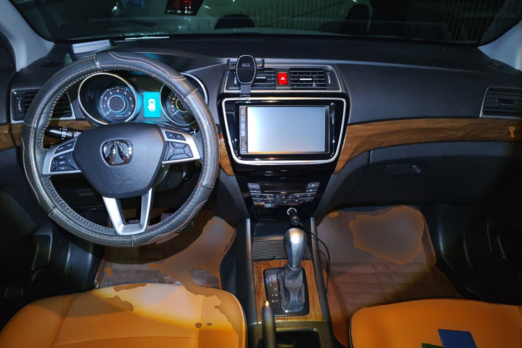 北汽威旺S50 2016款 1.5T CVT乐动尊享型中控内饰12