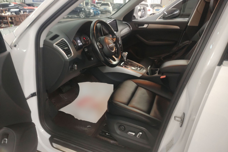 奥迪Q5 2016款 40 TFSI 进取型中控内饰19