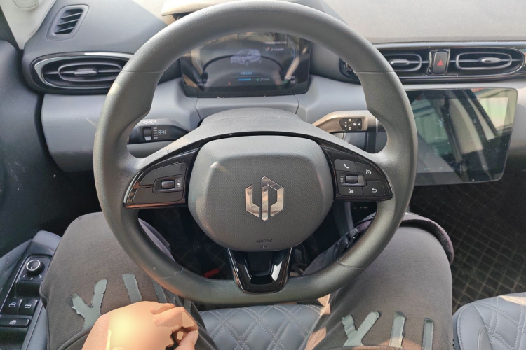 零跑汽车 零跑T03 2021款 400舒享版中控内饰13