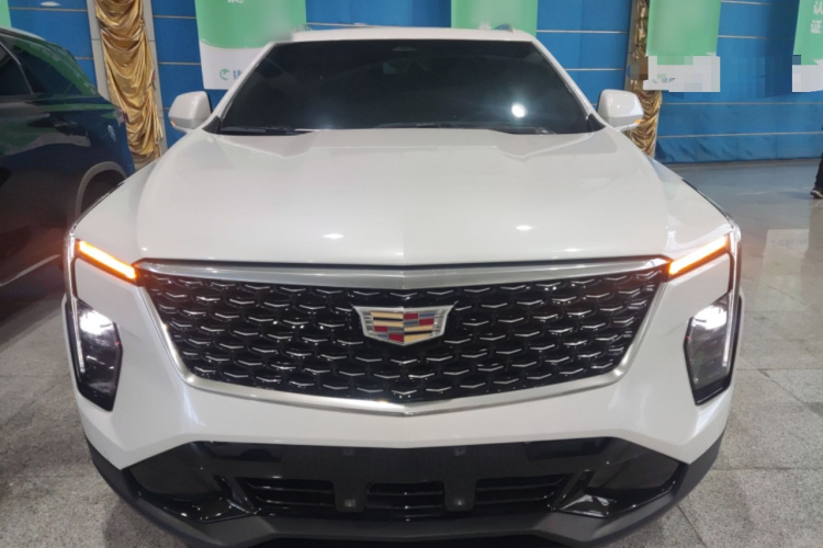 凯迪拉克XT4 2024款 28T 两驱豪华型车身外观2