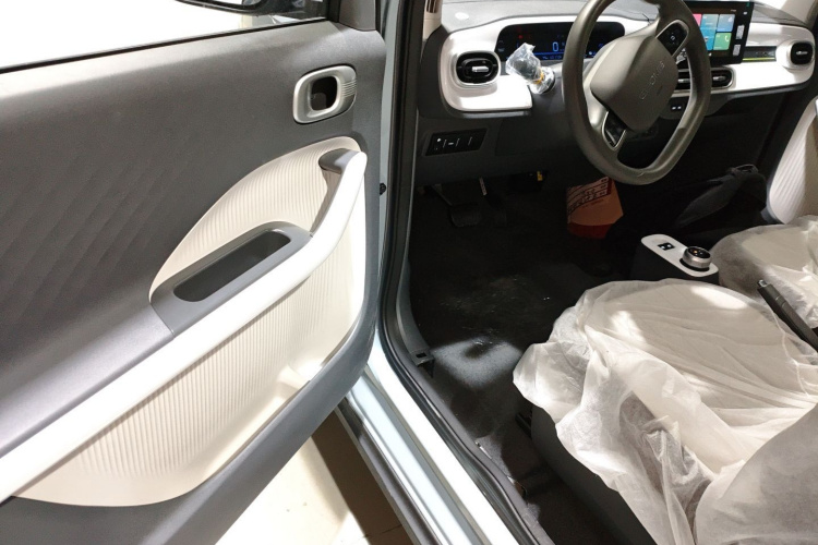 吉利银河 2025款 210km 熊猫卡丁中控内饰20