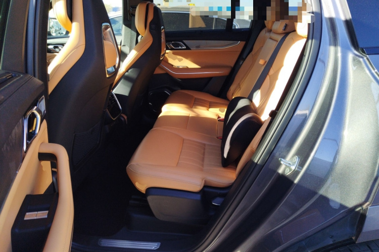 领克09 EM-P 2023款 2.0TD EM-P 远航版PM 七座中控内饰21