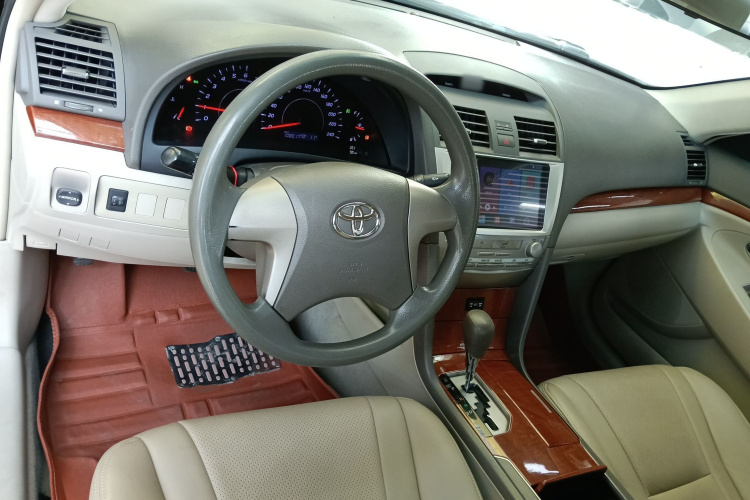 丰田 凯美瑞 2013款 200E 经典精英版中控内饰7002