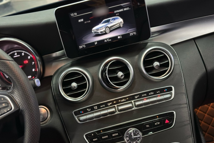 奔驰C级(进口) 2018款 C 200 旅行轿车中控内饰7001