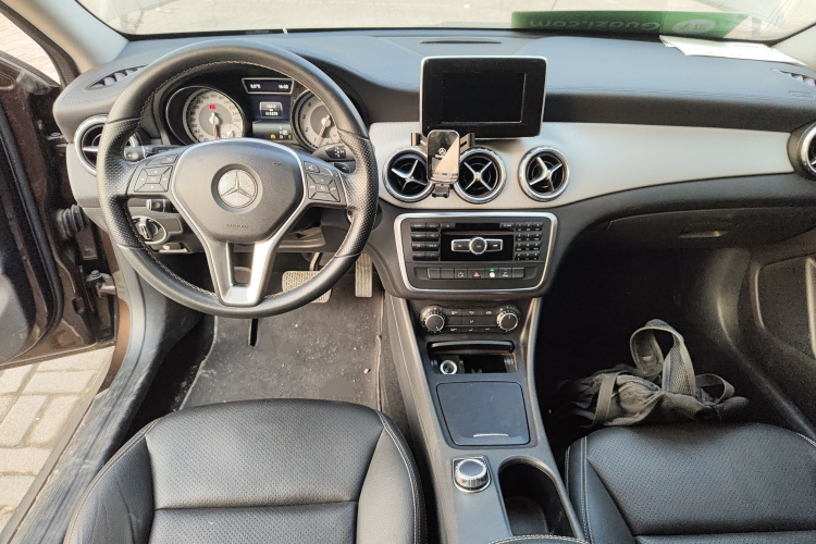 奔驰GLA 2015款 GLA 200 时尚型中控内饰12