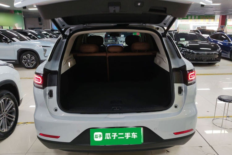 零跑汽车 零跑C11 2026款 增程 300激光雷达智尊版机舱底盘23