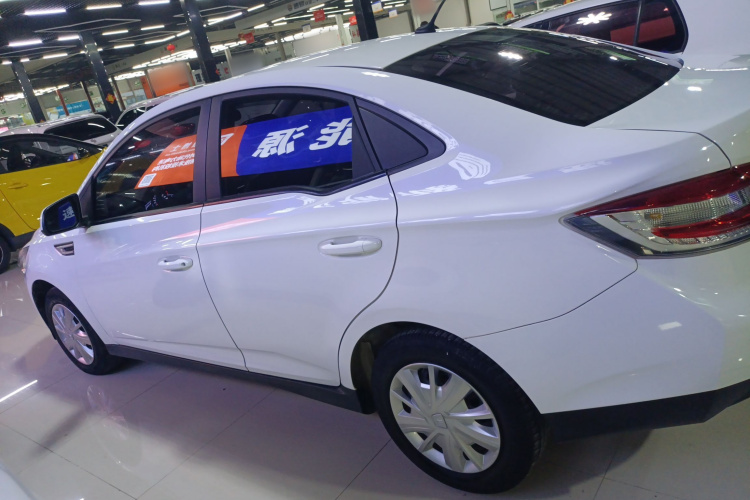 纳智捷 锐3 2016款 1.6L 手动智享型车身外观4