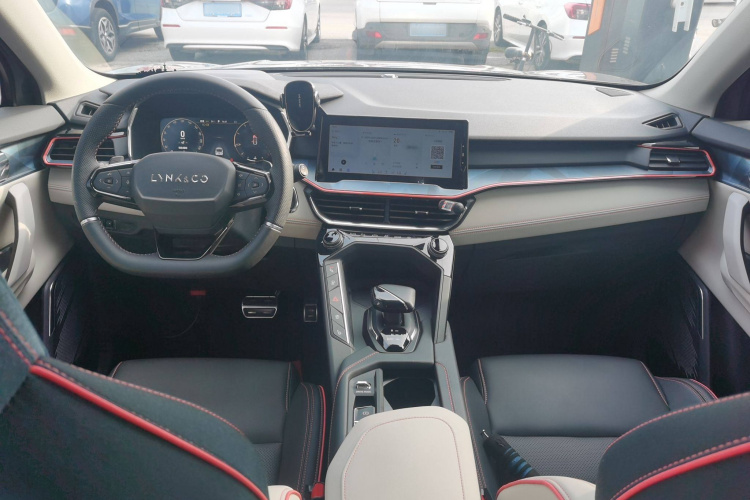 领克06 2020款 1.5T 耀Halo中控内饰12