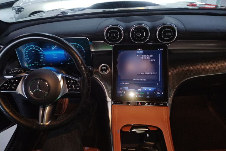 奔驰GLC 2023款 改款 GLC 260 L 4MATIC 动感型 5座中控内饰12