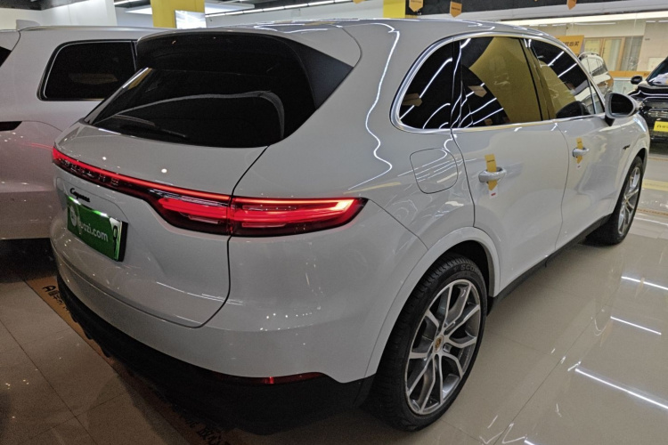 保时捷 Cayenne新能源 2021款 Cayenne E-Hybrid 2.0T车身外观7