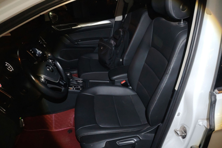 大众 高尔夫·嘉旅 2019款 280TSI 自动好奇型 国V中控内饰19