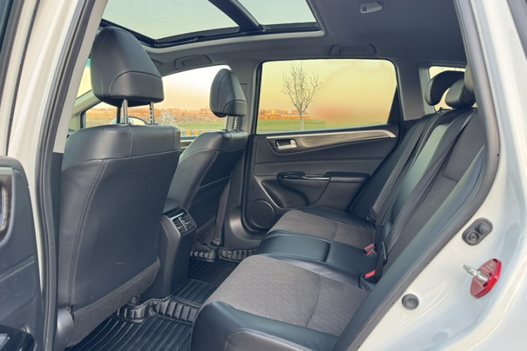 本田 杰德 2017款 210TURBO CVT风尚版 5座中控内饰7005