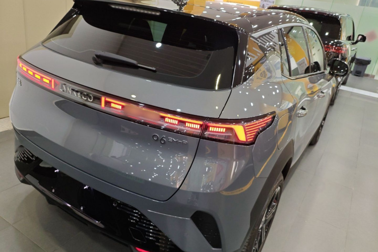 领克06 EM-P 2023款 EM-P 126长续航Halo车身外观7