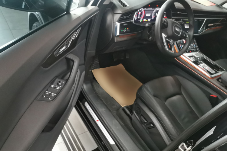 奥迪Q7 2020款 55 TFSI quattro S line运动型中控内饰20
