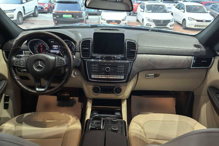奔驰GLS 2018款 GLS 400 4MATIC豪华型中控内饰7001
