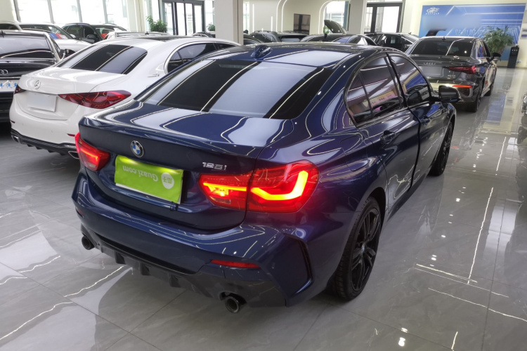 宝马1系 2021款 改款 125i M运动曜夜版车身外观7