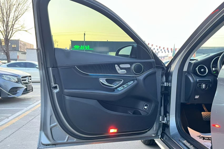 奔驰C级 2015款 C 200 L 运动型中控内饰7002