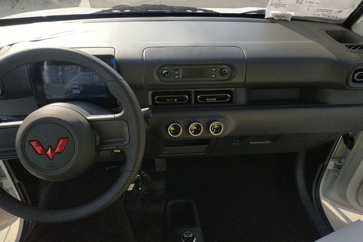 五菱汽车 五菱之光新能源 2025款 305km 进取型中控内饰7002