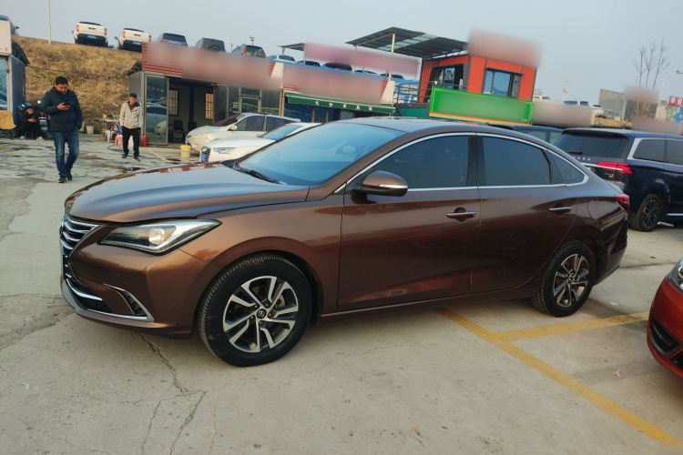 长安 逸动 2018款 1.6L GDI 手动时尚型车身外观4