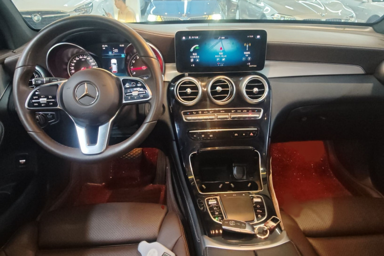 奔驰GLC 2020款 GLC 260 L 4MATIC 动感型中控内饰7002
