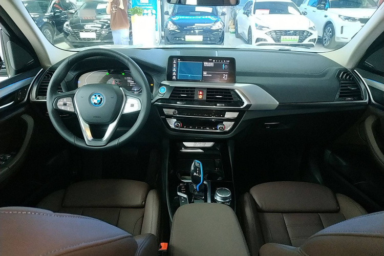 宝马iX3 2021款 改款 创领型中控内饰7002